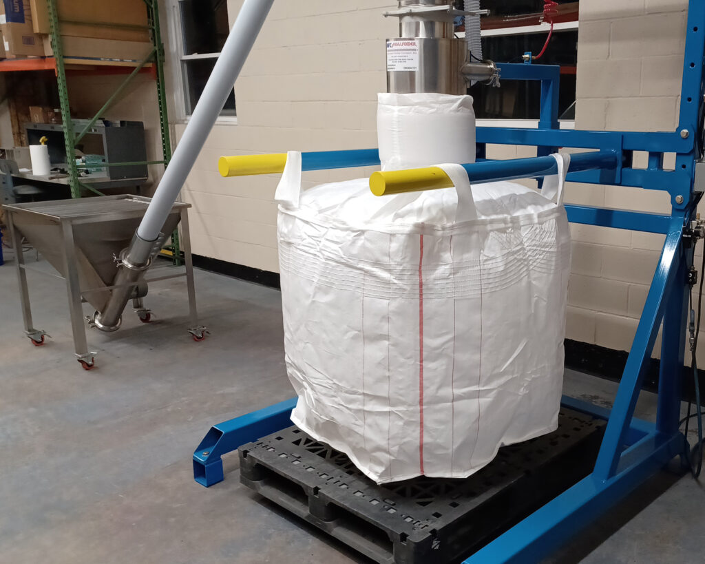AFC Spiralfeeder screw conveyor transfers bul material up and in to an AFC bulk bag filling machine with a white FIBC